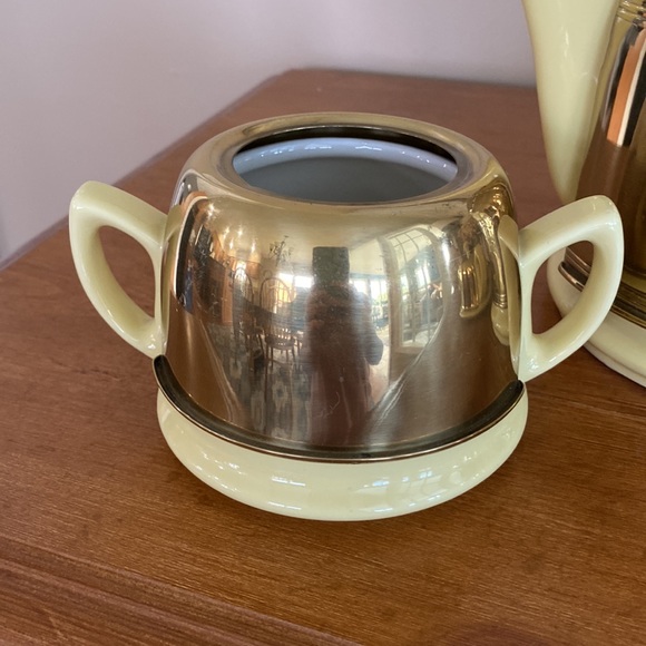 The Forman family Inc teapot and creamer & sugar set - Picture 3 of 9